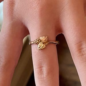 BEAUTIFUL Black Hills Gold Ring Size 8